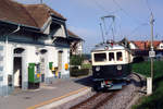 LEB: Auf der Fahrt nach Lausanne wurde der BDe 4/4 25 im Mai 2001 anlässlich der Bahnhofsdurchfahrt Etagnières fotografiert.