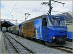Für die Beförderung der GoldenPass Panoramic Züge lackierte/beklebte die MOB die beiden Ge 4/4 8002 und 8004 in diesem passende Farbgebung.