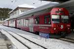 Der BDt 1756 steht am 26.12.23 im Bahnhof Arosa bereit um als Regio nach Chur zu fahren.