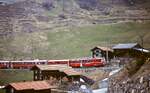 In Langwies zieht ein unbekannter ABDe 4/4 im März 1996 einen Zug hinauf nach Arosa, s.