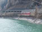Bernina Bahn,Gmp nach Tirano zwischen Le Prese und Miralago 
am Lago di Poschiavo am 11.04.03