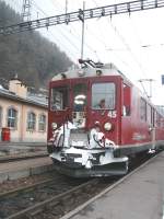 Bernina Bahn,Endlich unten! In 60 min.vom tiefen Winter 
in den Frhling,Poschiavo am 10.04.03, Der Zug fhrt weiter
nach Tirano