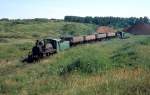 Durch ehemaliges Abbaugebiet bringen die Lokomotiven 13 und 14 des Kohlentagebaues Kostolac im Juli 2005 einen Leerzug in den Tagebau