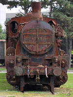 Die 1911 gebaute Dampflokomotive 28-029 wartet auf bessere Zeiten.
