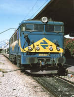 Die Lokomotive 269 201, Prototyp der Serie 269 201 bis 221, steht im Bahnhof von Cadiz, Endpunkt der Strecke Madrid - Cadiz.