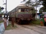 Die Schnellbahn von Colombo nach Galle (Sri Lanka) fotografiert am 28.11.2004 (4Wochen vor dem Tsunami der diese Bahn wegsphlte).