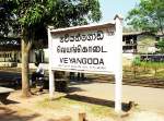 Bemerkenswert ist die Namensbezeichnung der Bahnhfe in Sri Lanka,nmlich dreisprachig wie hier in Veyangoda.singalesisch,tamil,englisch,