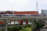 MRT 1029 hat am 25.März 2024 soeben die Nonthaburi Civic Centre Station (PP11) der MRT Purple Line (PP) in Richtung Ministry of Puplic Health Station (PP12) verlassen.