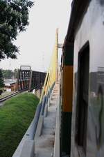 Im Zuge des 2 gleisigen Ausbau der Southern Line wurde in Ratchaburi eine zweite Eisenbahnbrücke über Mae Klong errichtet.
