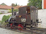 Der B-Kuppler von Kraus, Fabrik-Nummer 3625 Baujahr 1897, war als Werklok in der Zuckerfabrik Dolni Cetno bis 1973 im Einsatz, diese lag an der heute nicht mehr  existenten Strecke Skalsko -