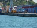 Zwei Dieselloks abgestellt an der Kaimauer der Containerhafens Istanbul am 8.8.2011.
