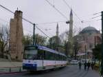 An der Hagia-Sophia: Tram 213+214  (ex Kln 2013+2014 Stadtbahnwagen-B100S Dwag1976)  Einer von drei morgendlichen Dwag-Kursen auf der Linie 1.