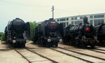 Blick in das Eisenbahnmuseum Budapest am 08.06.2011: links die 303.002, daneben die 424.365 und rechts die 411.118.