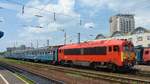 Mit einem Personenzug wartet 418 131 der H-START in Debrecen auf Ausfahrt, 26.6.2016    Video der Ausfahrt hier: