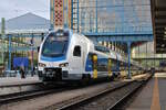 MAV 815 001 steht in Budapest-Nyugati bereit zur Fahrt als Regionalzug nach Cegléd.