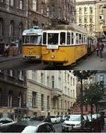 Die Straßenbahn Budapest Einst & Jetzt: Bis zur Eröffnung der Metrolinie M3 im Jahre 1990 verbanden zahlreiche Straßenbahnlinien den Stadtteil Ujpest mit dem Moskva ter unweit des