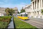 Am 28.08.2022 ist BKV 1359 unterwegs auf der Linie 2 und konnte hier am Kossuth Lajos Platz in Budapest, Ungarn aufgenommen werden